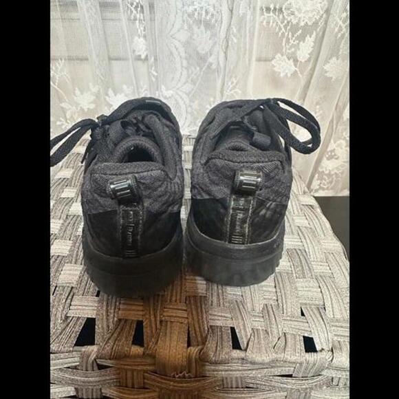 Nike Black Athletic Shoes - Comfortable and Stylish - Picture 3 of 5